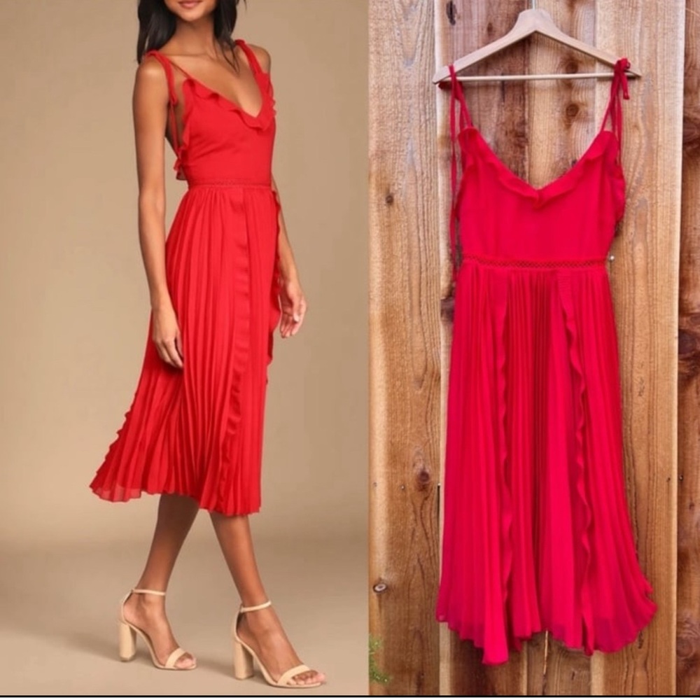 Lulus Never a Dull Moment Bright Red Tie-Strap Pleated Midi Dress
NWT